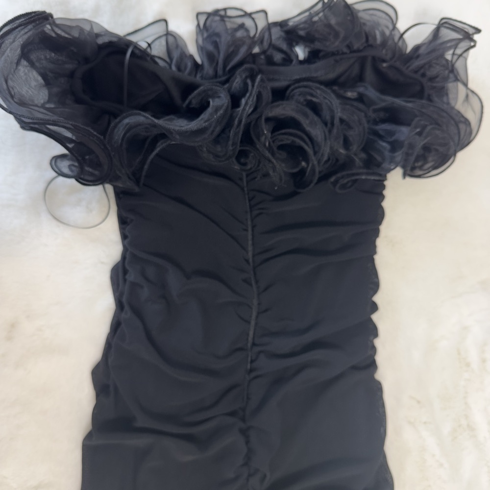 Elegant Black Strapless Dress - Picture 6 of 6